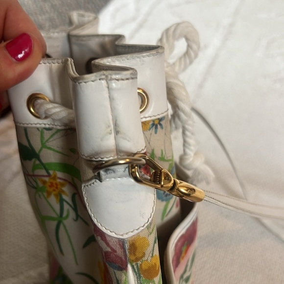 Gucci 🌷Vintage Gucci Flora Bucket crossbody with removable strap - Picture 7 of 11